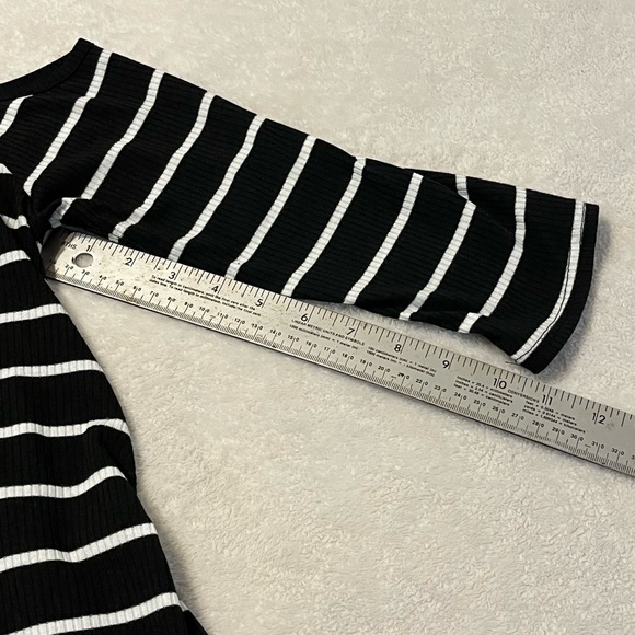 EZRA Women’s Black & White Ribbed Stripped Cold Shoulder Tunic Top Size M - Picture 7 of 11